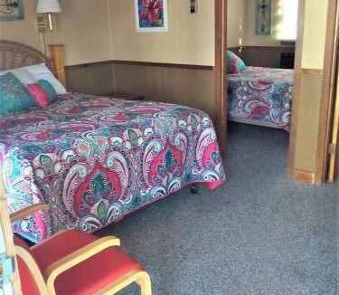 Cheboygan Hotel | The Monarch Motel