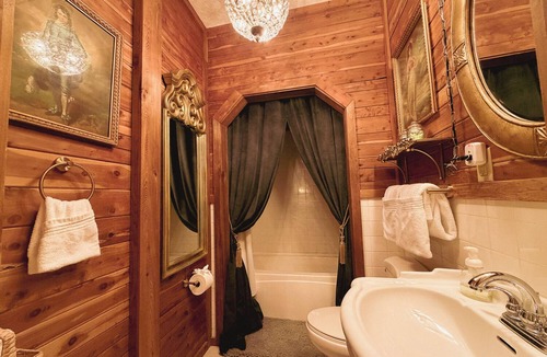 Abbeville Bed & Breakfast | The Monarch Room at The Deodara