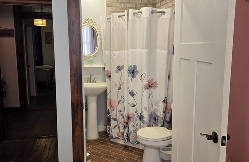 Hermann House | The Monet Suite is one of our four rooms.