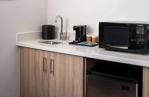 Donelson Hotel | The Nashville Hideaway! 2 Modern Units, Pet-friendly Property, Kitchenette!