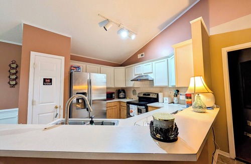 Harwood Lane House | The National Whitewater-Charming house with WiFi, and AC in lovely Charlotte!