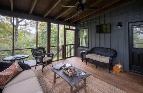 Topton Villa | The Nest - Beautiful, Luxury Lakeside Cabin