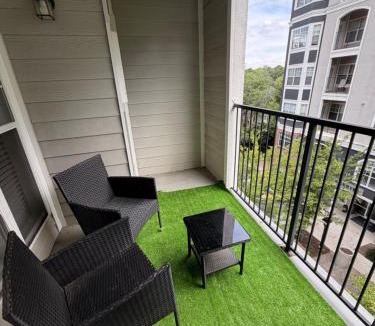 Old Fourth Ward Apartment | The Noir Nest Sleek, Stylish & Cozy Stay