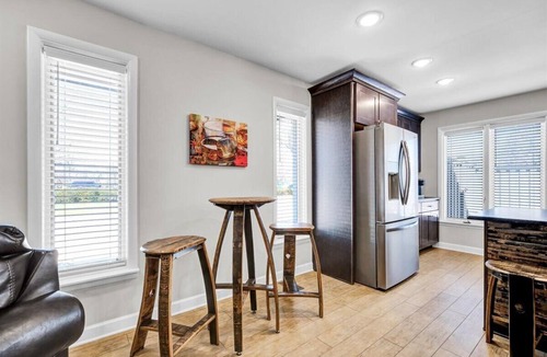 Jeffersonville House | The Oak Barrel Lodge near Downtown Louisville