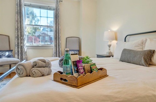 Martinsville Bed & Breakfast | The Oakdale Inn