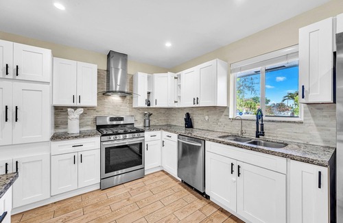 Ojus House | The Oasis Heaven In Miami - Private Pool - Sleeps 14 -