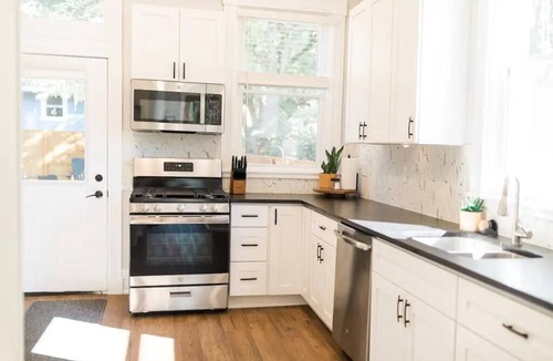 Walnut Hills House | The Oasis- Hot Tub+Fire Pit
