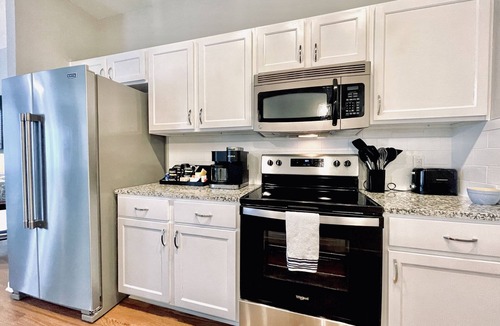 Oxford House | The Olive Branch, 4BR by Velvet Ditch Villas