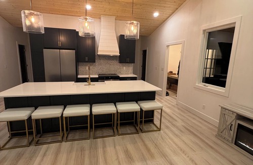 Sapphire Villa | The Onyx- Walk to Falls, Hot Tub, Near Golf, Resort Access