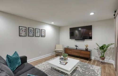 Crescent Hill Apartment | The Oxford