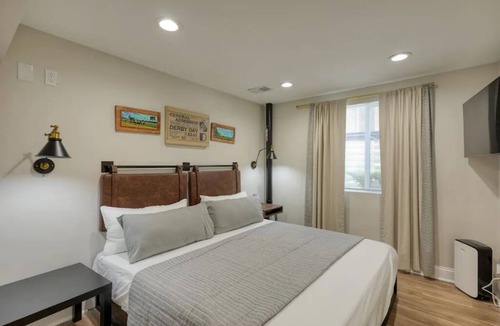 Crescent Hill Apartment | The Oxford