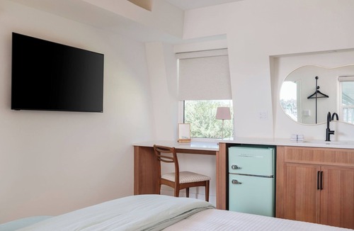 Vilano Beach Hotel | The Pelican King Studio -5 min walk to beach!