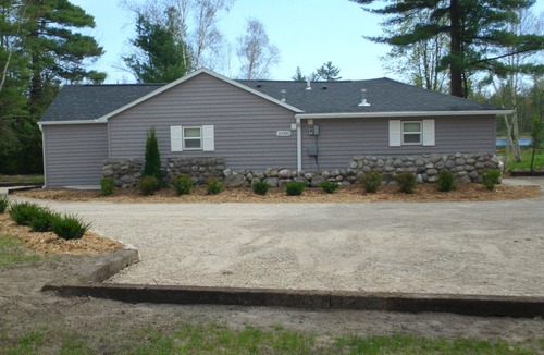 Interlochen House | The Perfect Getaway *Sleeps 4 *Pet Friendly *Traverse City *Crystal Mountain