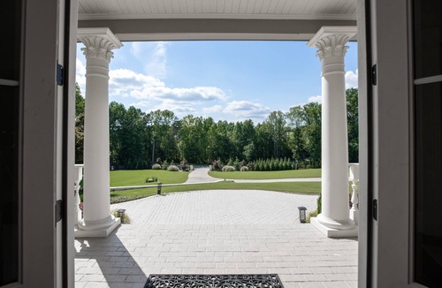 Cumming House | The Perfect Luxury Getaway! Weddings Welcome!