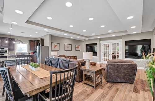 Buechel Cabin | The Persimmon Ridge Lodge - Golf Room & Pickleball!