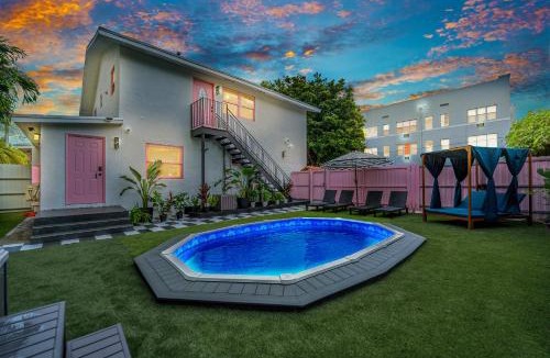 East Little Havana House | The Pink Palm Little Havana Pool & Hot Tub