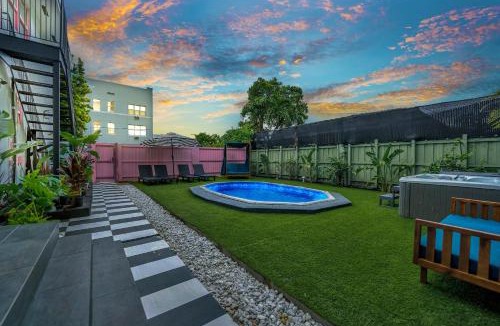 East Little Havana House | The Pink Palm Little Havana Pool & Hot Tub