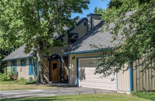 Munising House | The POINT and Cottage - Lakefront property with spectacular views!