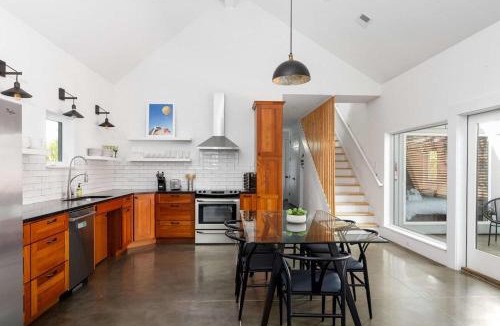 North Charleston House | The Polygon, Park Circle, Pet Friendly