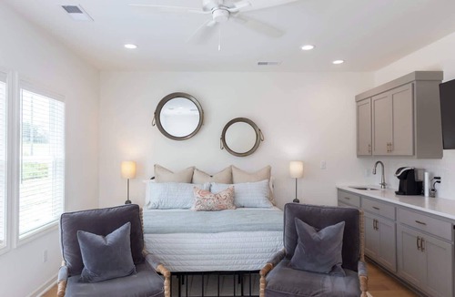 Oxford Apartment | The Powder Blues Loft by Apex Short Term Stays