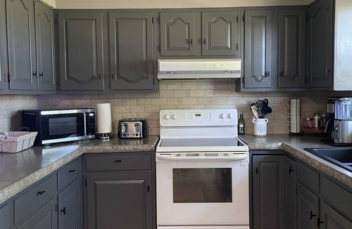 Doe Run House | The Queen Bee Farm Stay/Hot tub