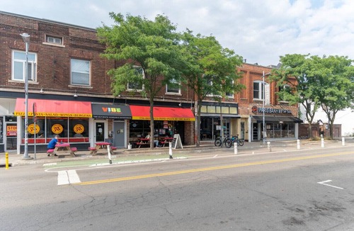 Ann Arbor Apartment | The Retro Nest - Heart of Campus