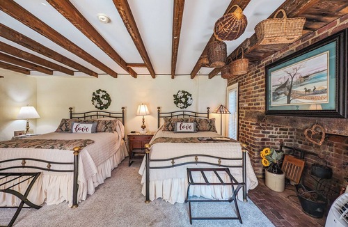 Old Town Fredericksburg Bed & Breakfast | The Richard Johnston Inn & 1890 Caroline House