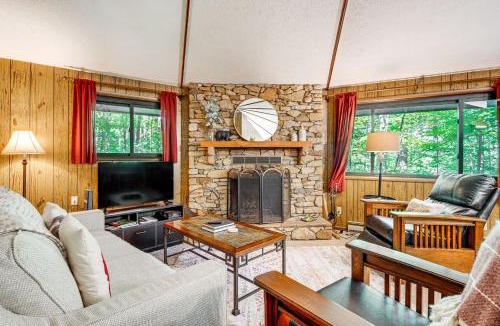 Hendersonville House | 'The Round House' - Treetop North Carolina Cabin!