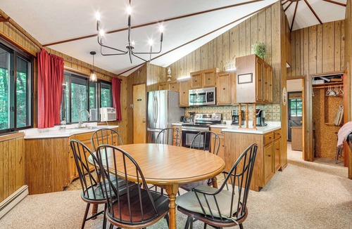 Hendersonville Cabin | 'The Round House' - Treetop North Carolina Cabin!