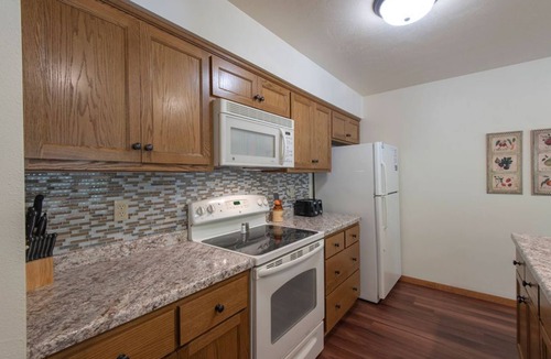 Baileys Harbor Condo | The Rushes 2BR Condo with Fireplace & Lakefront Views