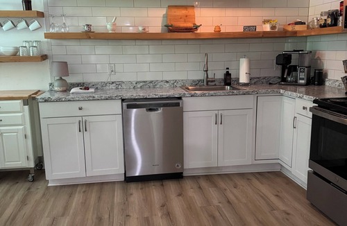 Hendersonville Apartment | The Rustic Hideaway. Fully furnished lower apartment at the end of a quiet lane.
