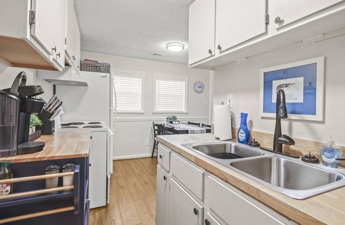Surfside Beach Cottage | The Saltwater Cottage-Golf Cart & Linens Included in Ocean Lakes