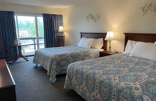 Nashville Cabin | The Seasons Lodge