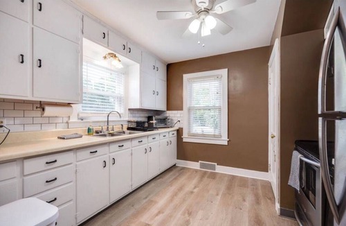 Wilmington House | The Spacious Oasis-Hot Tub-Private Suite-Sleeps 11