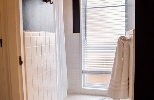 Cherokee Village Apartment | The suite is themed to complement the mid-century modern design of the Main House