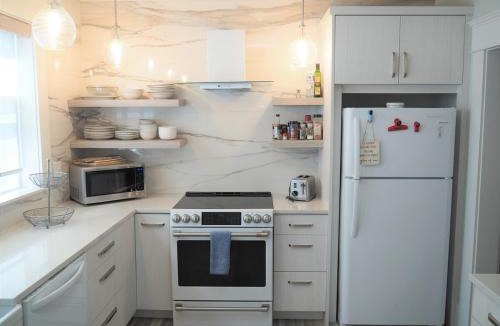 Frankfort House | The Sundowner - Gorgeous & Great Location!
