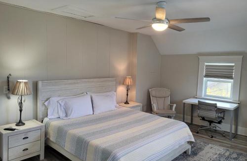 Frankfort House | The Sundowner - Gorgeous & Great Location!