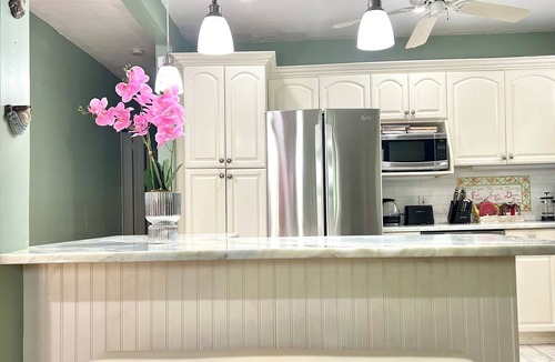 West Palm Beach House | The Tango House - Central Stay, Jacuzzi and Garden