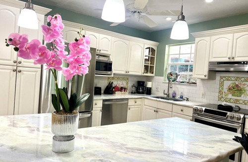 West Palm Beach House | The Tango House - Central Stay, Jacuzzi and Garden