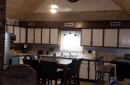 Forest City House | The Tin Roof 4bd, 1.5bth Conveniently located in Forest City near 74 bypass