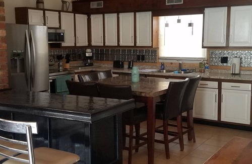 Forest City House | The Tin Roof 4bd, 1.5bth Conveniently located in Forest City near 74 bypass