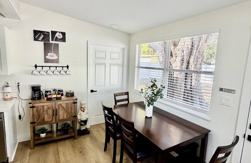 North Trail House | The Tree House 5 min to beach, airport, Downtown