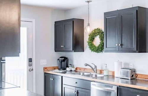 Concord Apartment | The Treehouse Private Apt 15 min to Lynchburg