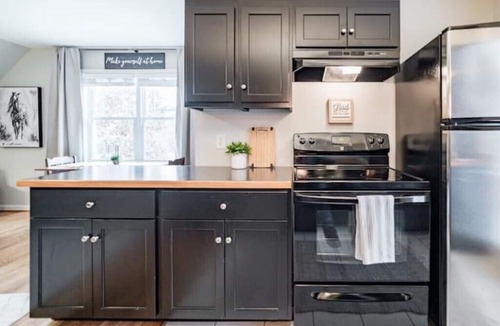 Concord Apartment | The Treehouse Private Apt 15 min to Lynchburg