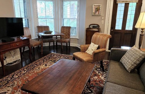 Harleston Village Apartment | The True Charleston Get-away!