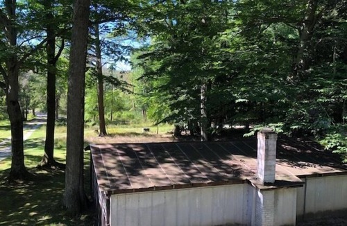 Ludington House | The Tudor Barn - Tudor Style Barn House. Sleeps 5!