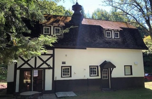 Ludington House | The Tudor Barn - Tudor Style Barn House. Sleeps 5!
