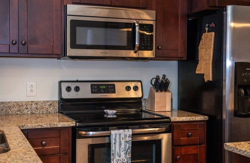 Oxford Condo | The Warren, 3BR Cozy Condo by Velvet Ditch Villas