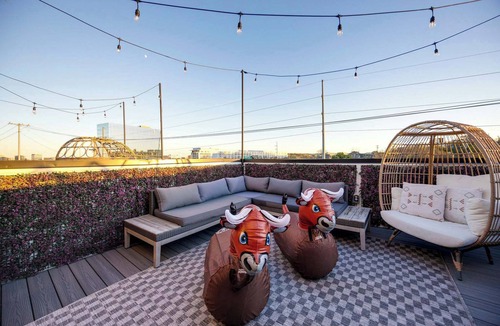 Sylvan Park House | The Whiskey Barrel Hideaway: Jam Out & Race Bulls