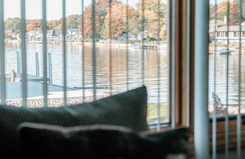 Bay City House | The White House! PRIME LOCATION BAY & RIVER VIEWS BAY CITY, MI